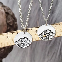 Kettenanhänger Berge "Bergliebe" aus recyceltem 925er Silber, handgefertigt