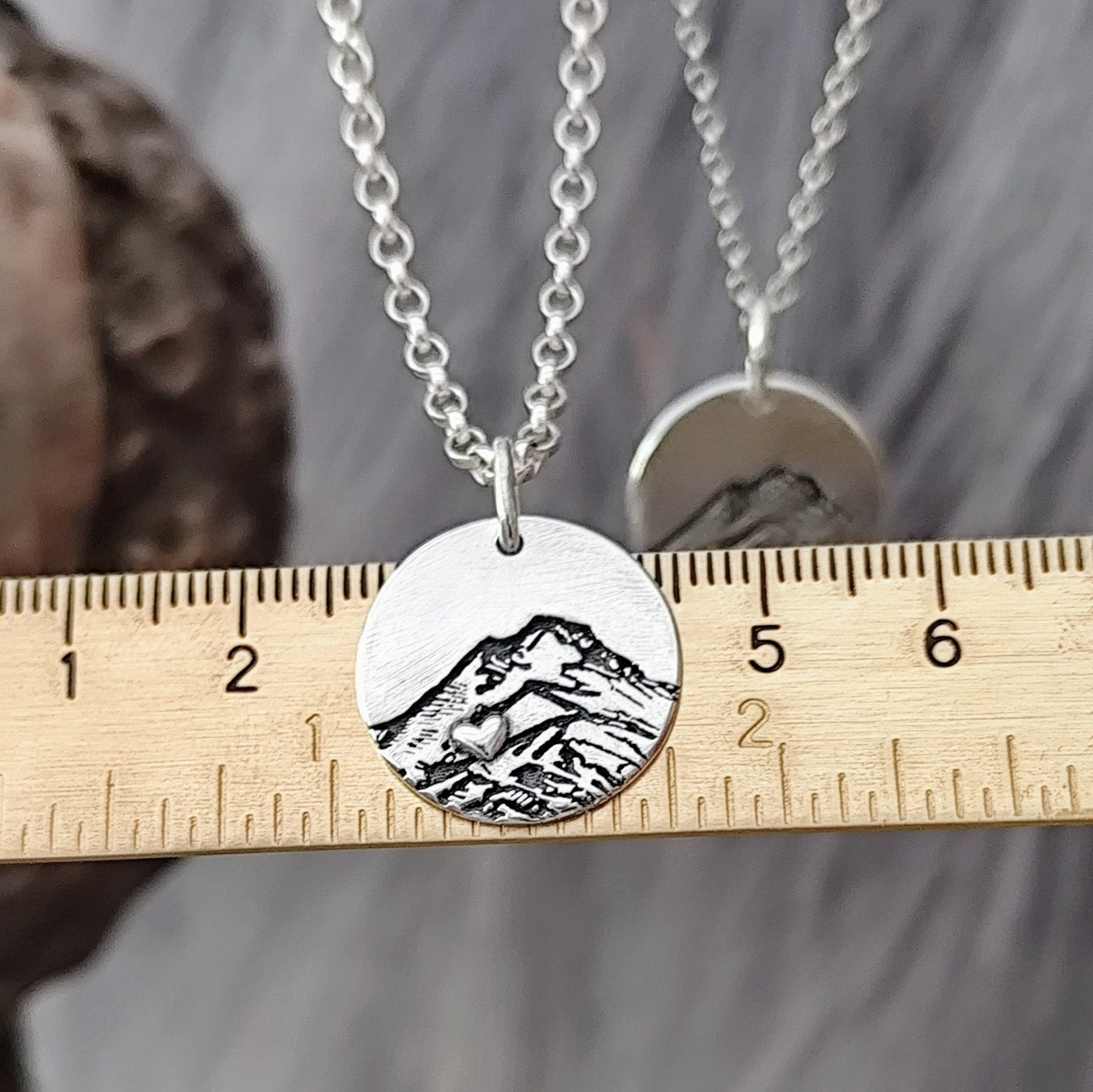 Kettenanhänger Berge "Bergliebe" aus recyceltem 925er Silber, handgefertigt