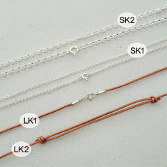 Kettenanhänger "Kompass mit Herz" mit Lederkette, recyceltes Silber - animoART