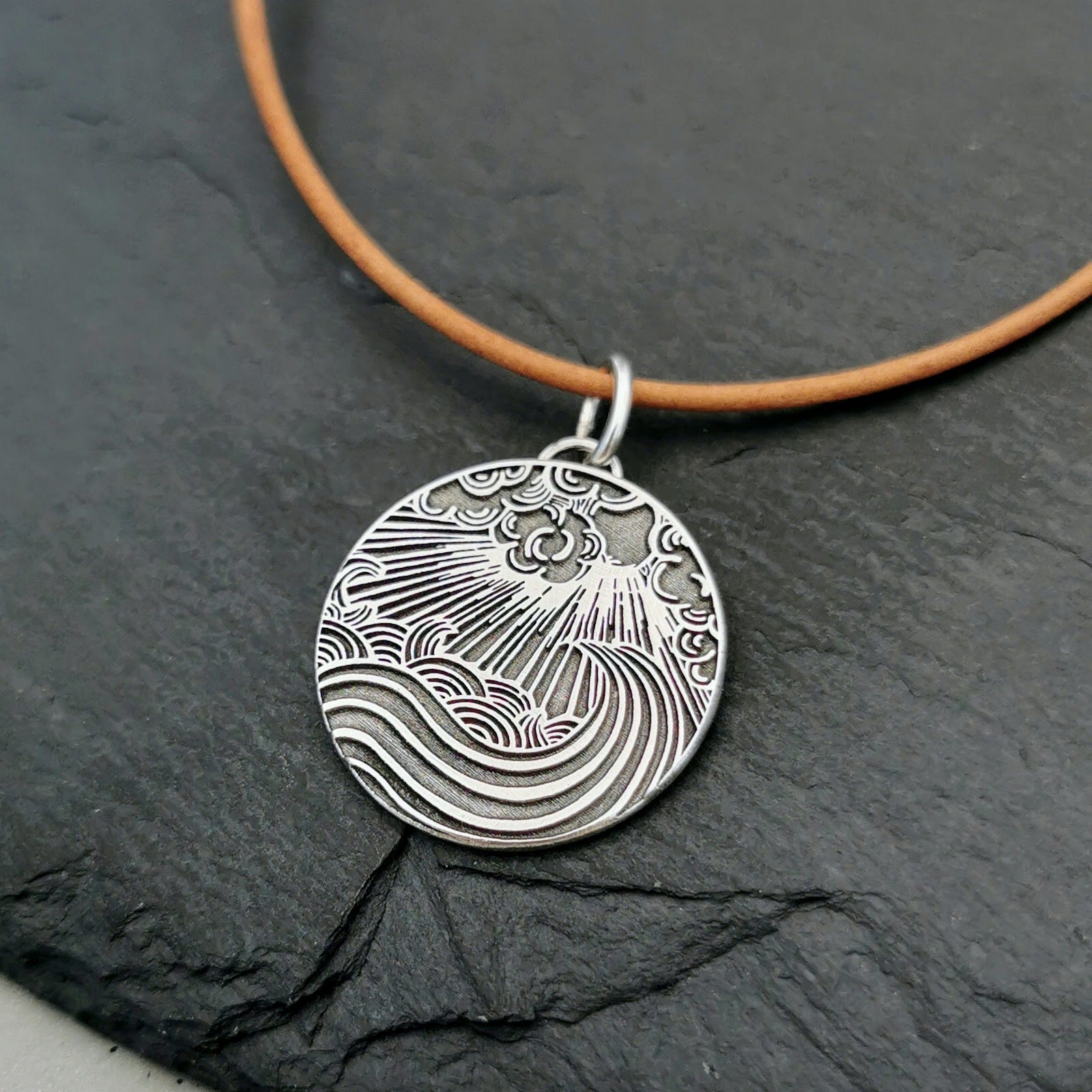 Kettenanhänger Meer im Sonnenschein, recyceltes Silber, handgefertigt - animoART