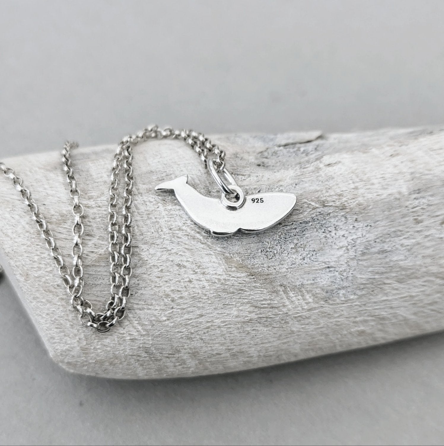 Kettenanhänger "Kleiner Wal" aus 925er recyceltes Sterlingsilber, handgefertigt