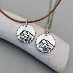 Kettenanhänger "Berg - Liebe" Rustic Style, handgefertigt aus recyceltem 925er Silber,