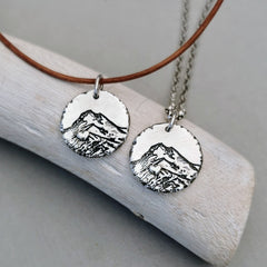 Kettenanhänger "Berg - Liebe" Rustic Style, handgefertigt aus recyceltem 925er Silber,