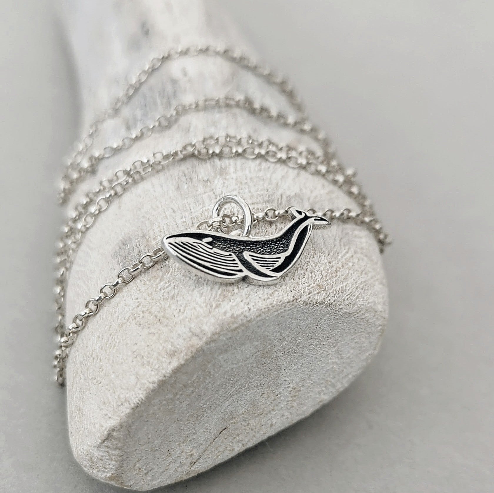 Kettenanhänger "Kleiner Wal" aus 925er recyceltes Sterlingsilber, handgefertigt