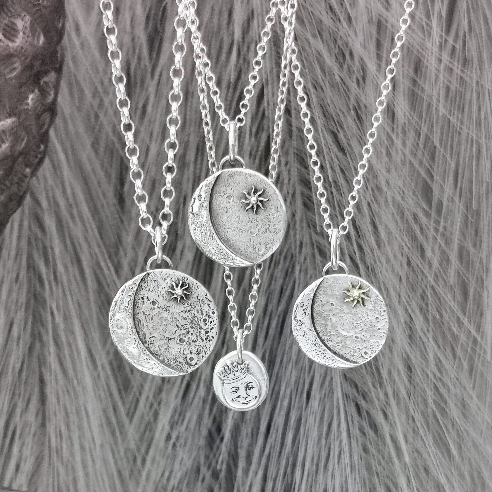 Kettenanhänger "Mond & Sonne" aus recyceltem 925er Silber und 24 Karat Gold, handgefertigt in Deutschland