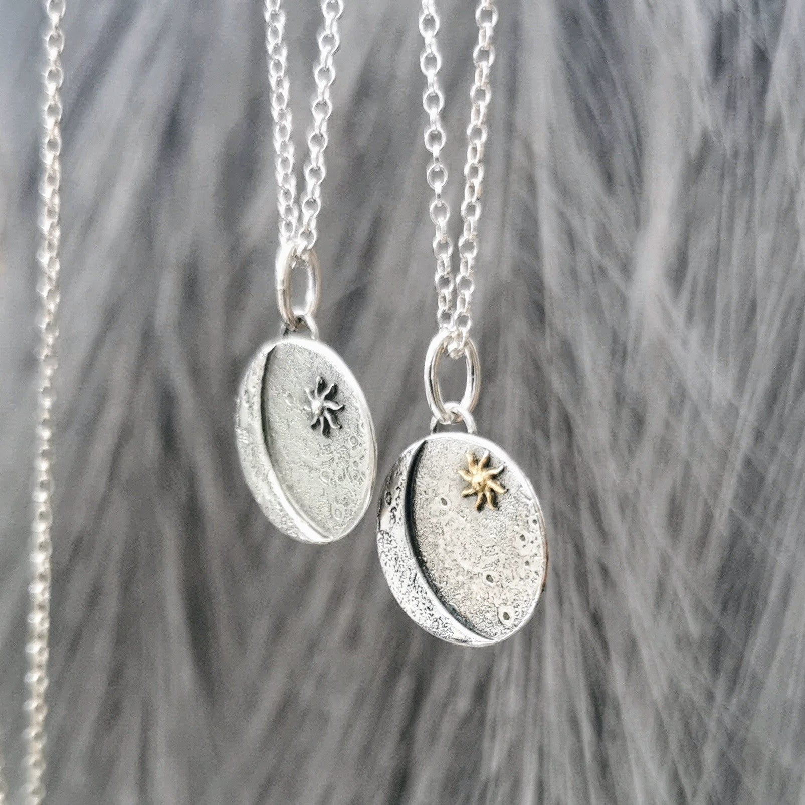 Kettenanhänger "Mond & Sonne" aus recyceltem 925er Silber und 24 Karat Gold, handgefertigt in Deutschland