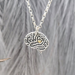 Kettenanhänger "Gehirn mit Herz" aus recyceltem 925er Silber mit 24Karat Gold, handgefertigt