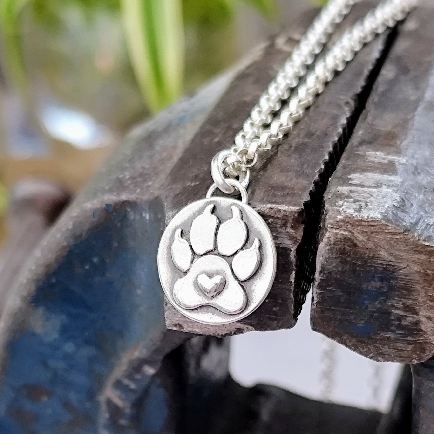 Kettenanhänger "Hundepfote mit Herz" Pfote aus 925er recyceltem Silber, handgefertigt