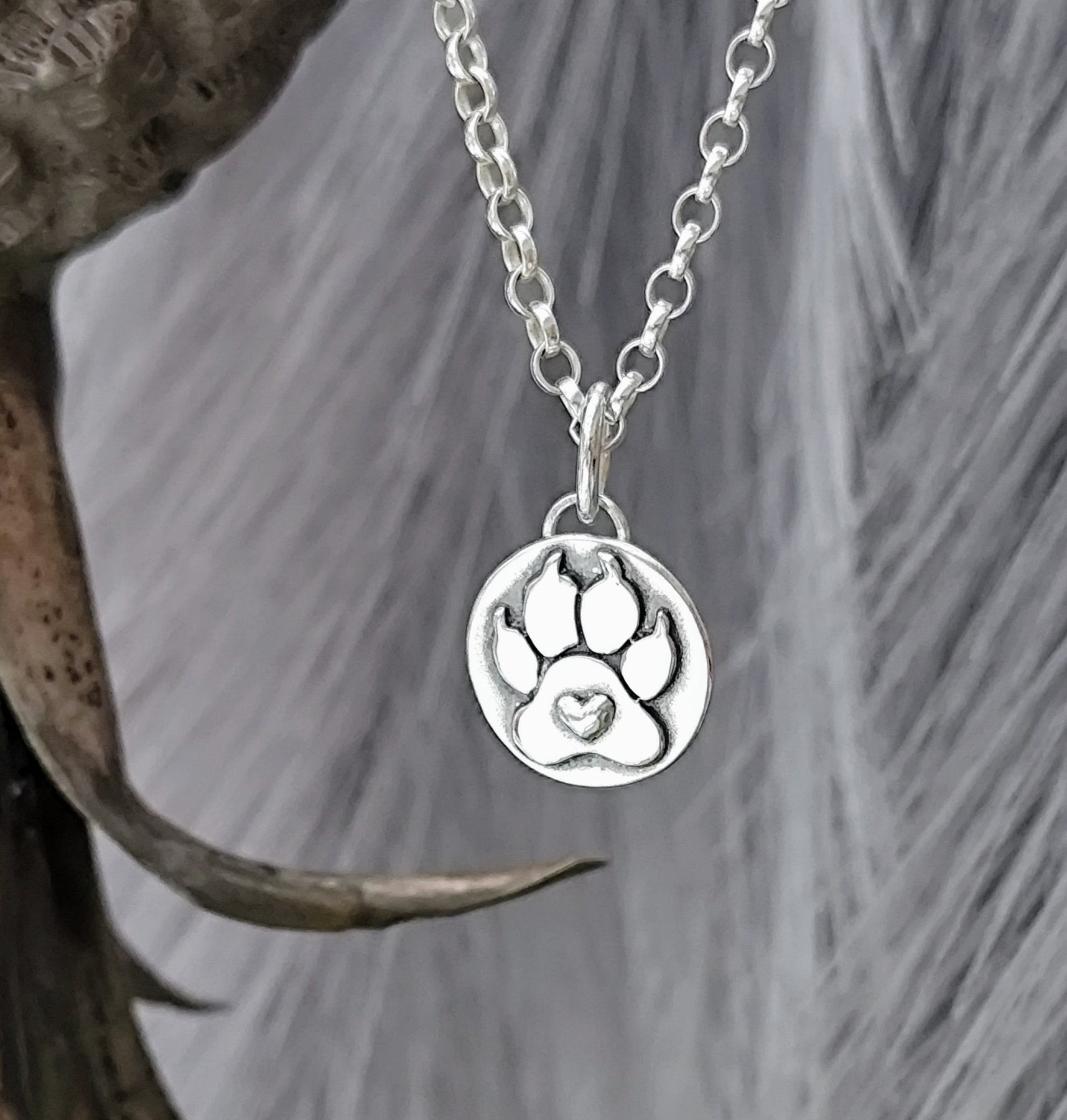 Kettenanhänger "Hundepfote mit Herz" Pfote aus 925er recyceltem Silber, handgefertigt