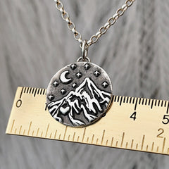 Kettenanhänger "Bergliebe bei Nacht" recyceltes Silber, handgefertigt