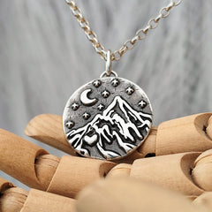 Kettenanhänger "Bergliebe bei Nacht" recyceltes Silber, handgefertigt