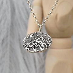 Kettenanhänger "Bergliebe bei Nacht" recyceltes Silber, handgefertigt