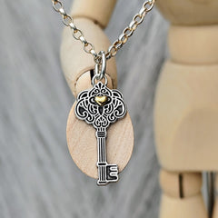 Kettenanhänger "Schlüssel mit Herz" recyceltes Silber, handgefertigt