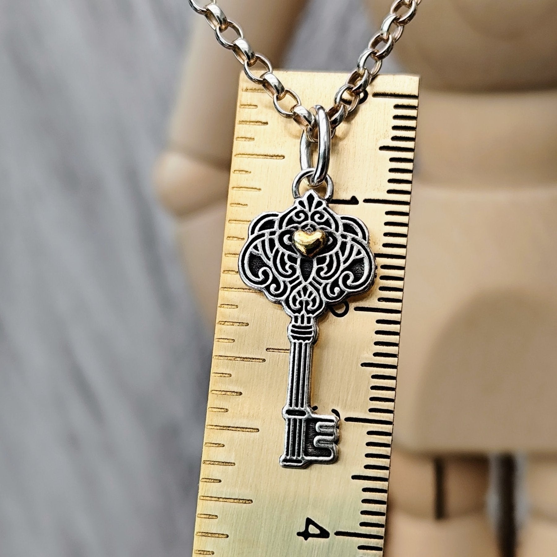 Kettenanhänger "Schlüssel mit Herz" recyceltes Silber, handgefertigt