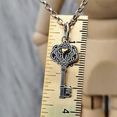 Kettenanhänger "Schlüssel mit Herz" recyceltes Silber, handgefertigt