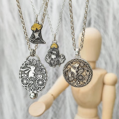 Kettenanhänger "Bärenausflug" recyceltes Silber und Bronze, handgefertigt