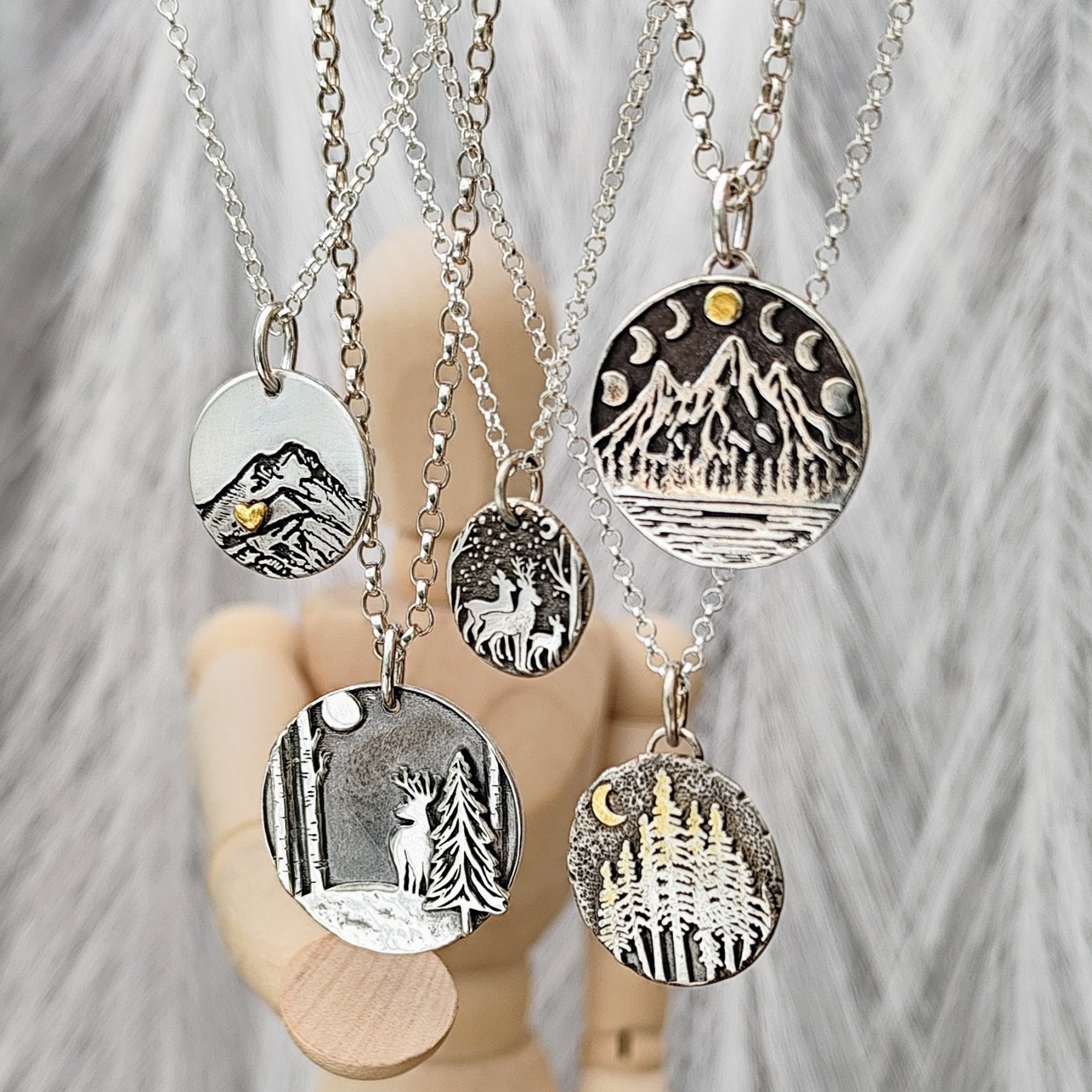 Kettenanhänger "Berge mit Mondphasen" recyceltes Silber, handgefertigt