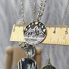 Kettenanhänger "Berge mit Mondphasen" recyceltes Silber, handgefertigt