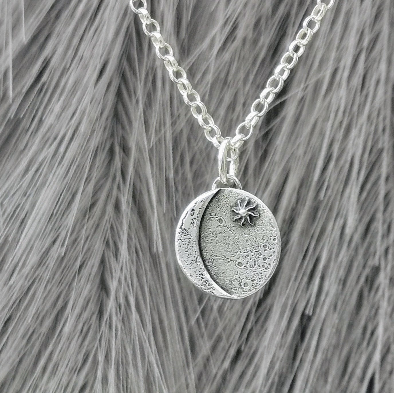 Kettenanhänger "Mond & Sonne" aus recyceltem 925er Silber, handgefertigt in Deutschland