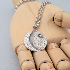 Kettenanhänger "Mond & Sonne" aus recyceltem 925er Silber, handgefertigt in Deutschland