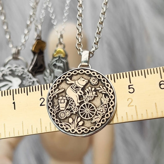 Kettenanhänger "Bärenausflug" recyceltes Silber und Bronze, handgefertigt