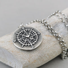 Kettenanhänger "Kompass mit Herz" recyceltes Silber - animoART