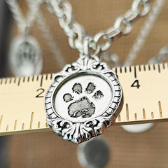 Gravierte Pfote aus Sterlingsilber, handgefertigt in Deutschland