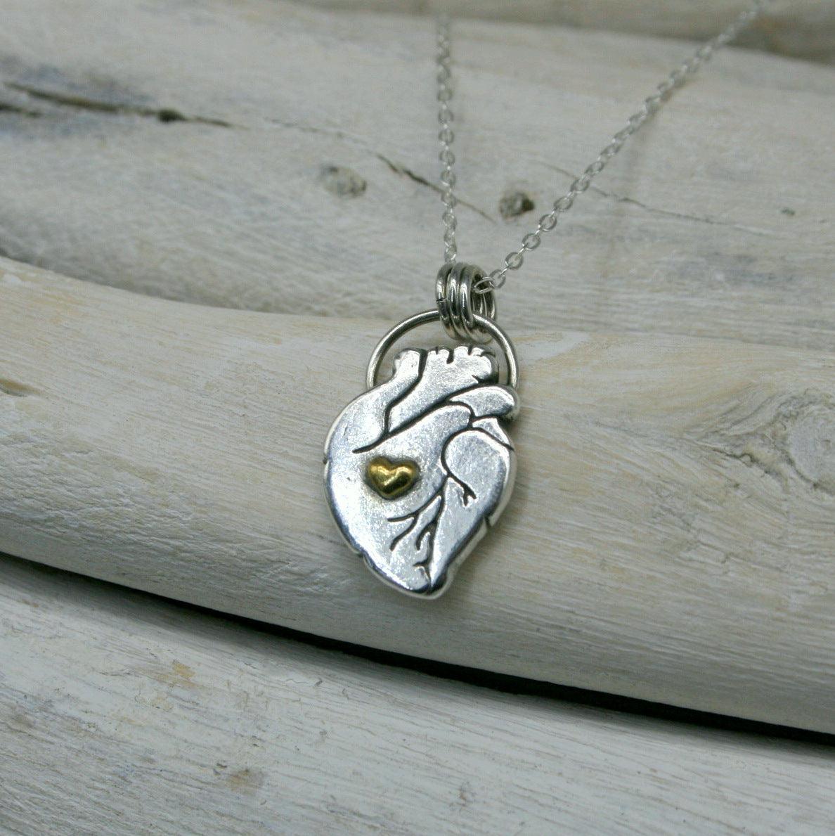 Anhänger "Liebe im Herzen" Bicolor, Anatomisches Herz aus recyceltem Sterlingsilber, handgefertigt - animoART