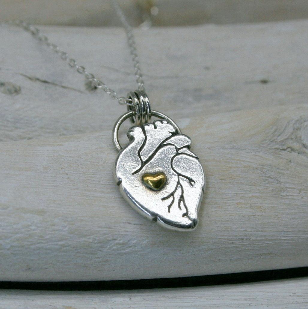 Anhänger "Liebe im Herzen" Bicolor, Anatomisches Herz aus recyceltem Sterlingsilber, handgefertigt - animoART