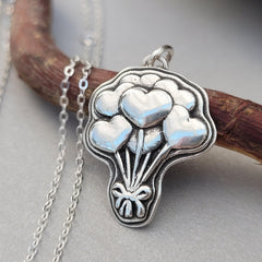 Sofort versandfähig, Anhänger "Love is in the air" aus recyceltem Silber - animoART