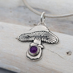 Anhänger "Pilz mit Amethyst" aus recyceltem Silber - animoART