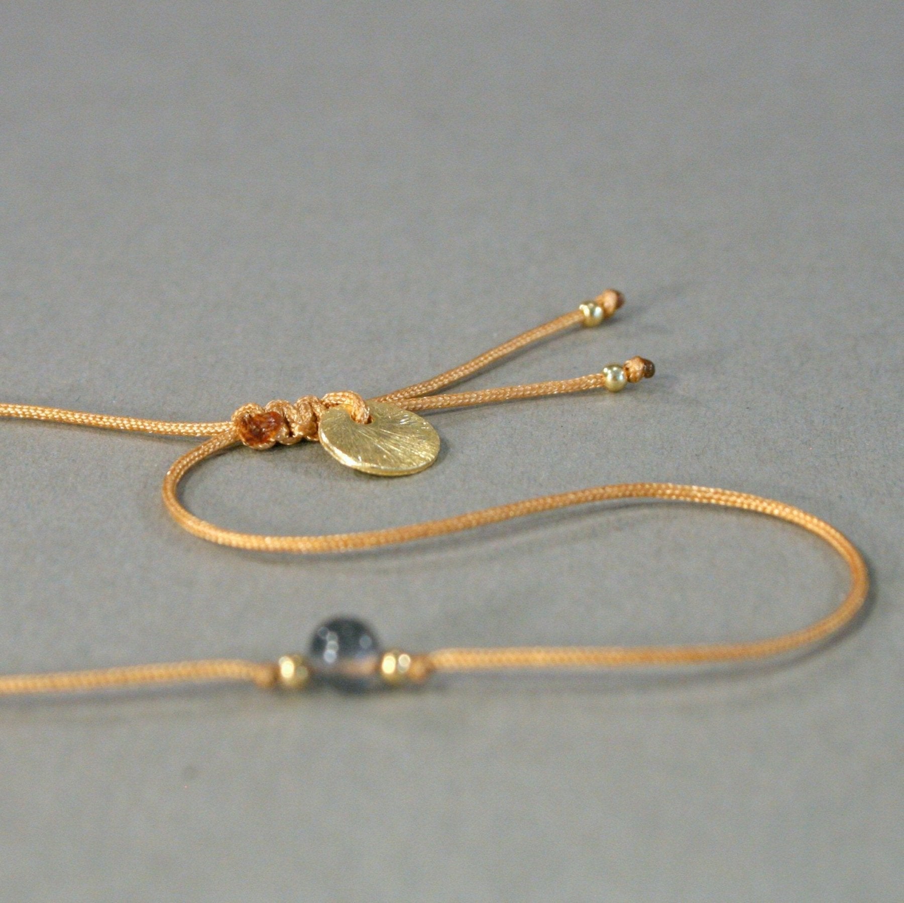 Armband mit Bedeutung "Achat" / grau_Schmuck_handmade_animoART