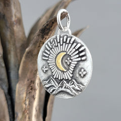 Kettenanhänger "Goldener Mond in den Bergen" recyceltes Silber, handgefertigt - animoART