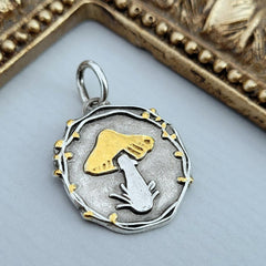 Kettenanhänger "kleiner Pilz" handgefertigt aus recyceltem Silber mit 24 Karat Gold - animoART