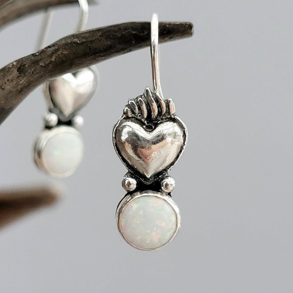 Ohrringe "Herz in Flammen" mit Lab - Opal und recyceltem Silber, handgefertigt - animoART