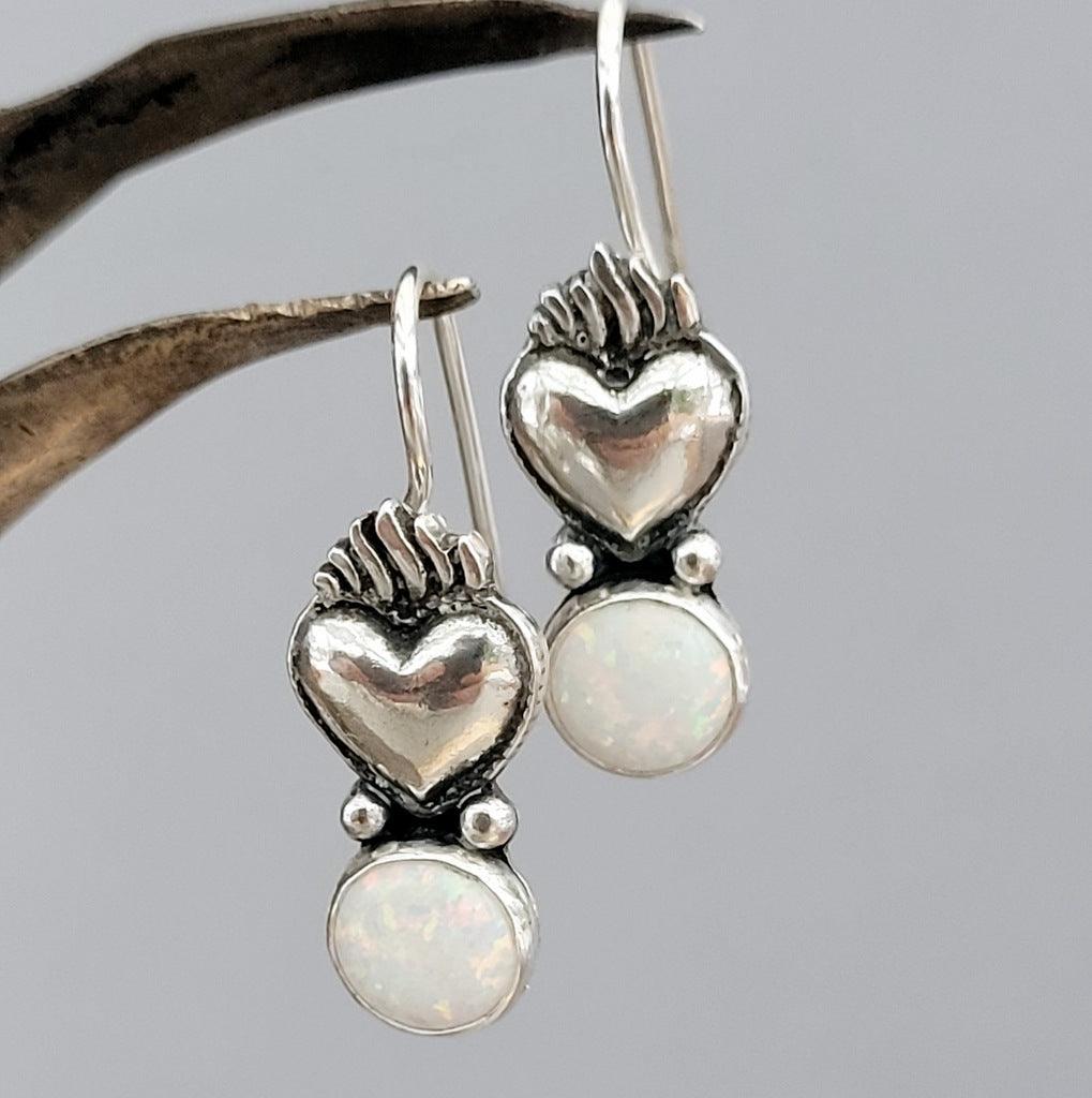 Ohrringe "Herz in Flammen" mit Lab - Opal und recyceltem Silber, handgefertigt - animoART