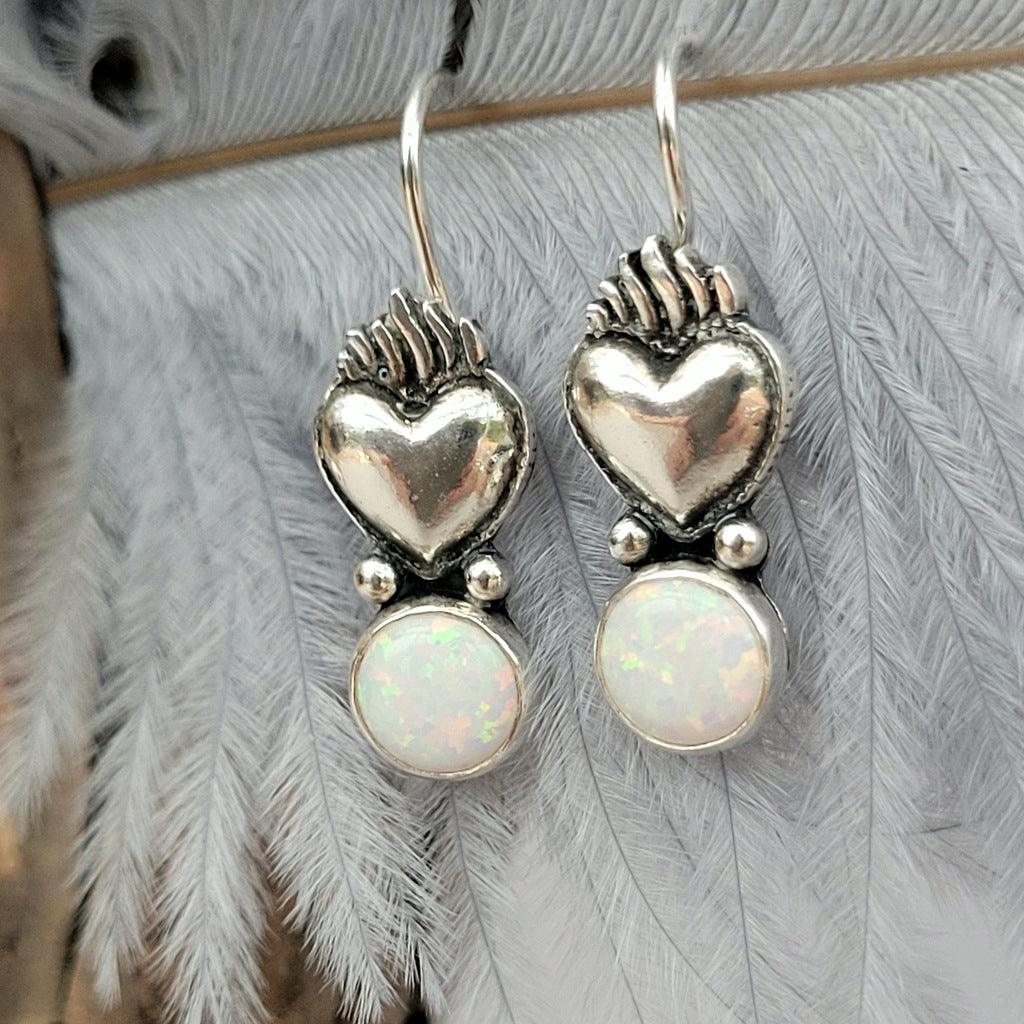Ohrringe "Herz in Flammen" mit Lab - Opal und recyceltem Silber, handgefertigt - animoART