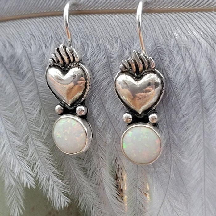 Ohrringe "Herz in Flammen" mit Lab-Opal und recyceltem Silber, handgefertigt