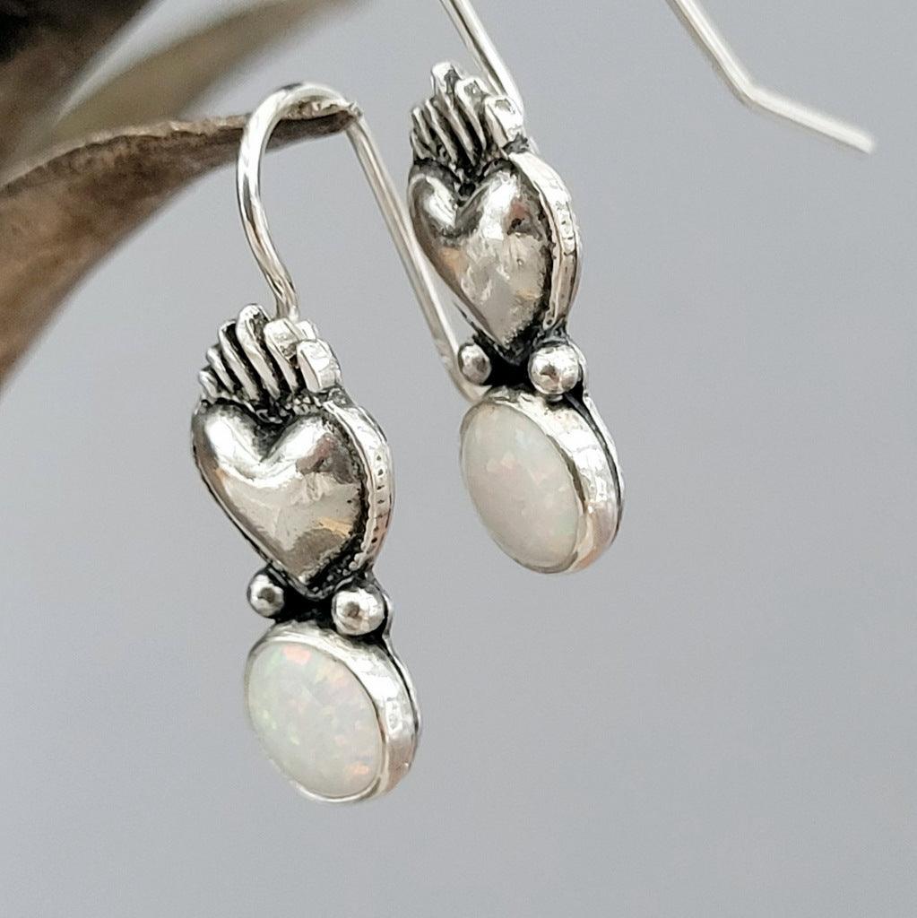 Ohrringe "Herz in Flammen" mit Lab - Opal und recyceltem Silber, handgefertigt - animoART