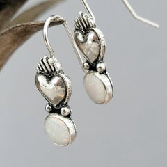 Ohrringe "Herz in Flammen" mit Lab - Opal und recyceltem Silber, handgefertigt - animoART