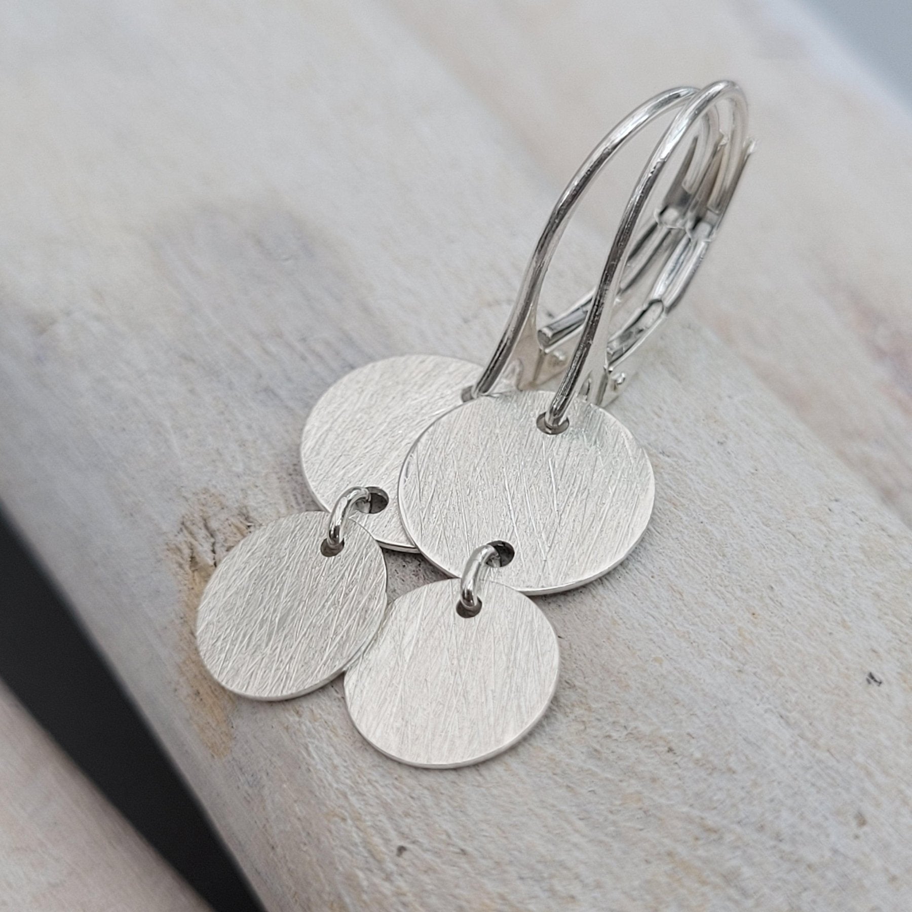 Ohrringe "Little Discus" 925er Silber, 2 gebürstete Plättchen - animoART