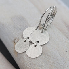 Ohrringe "Little Discus" 925er Silber, 2 gebürstete Plättchen - animoART