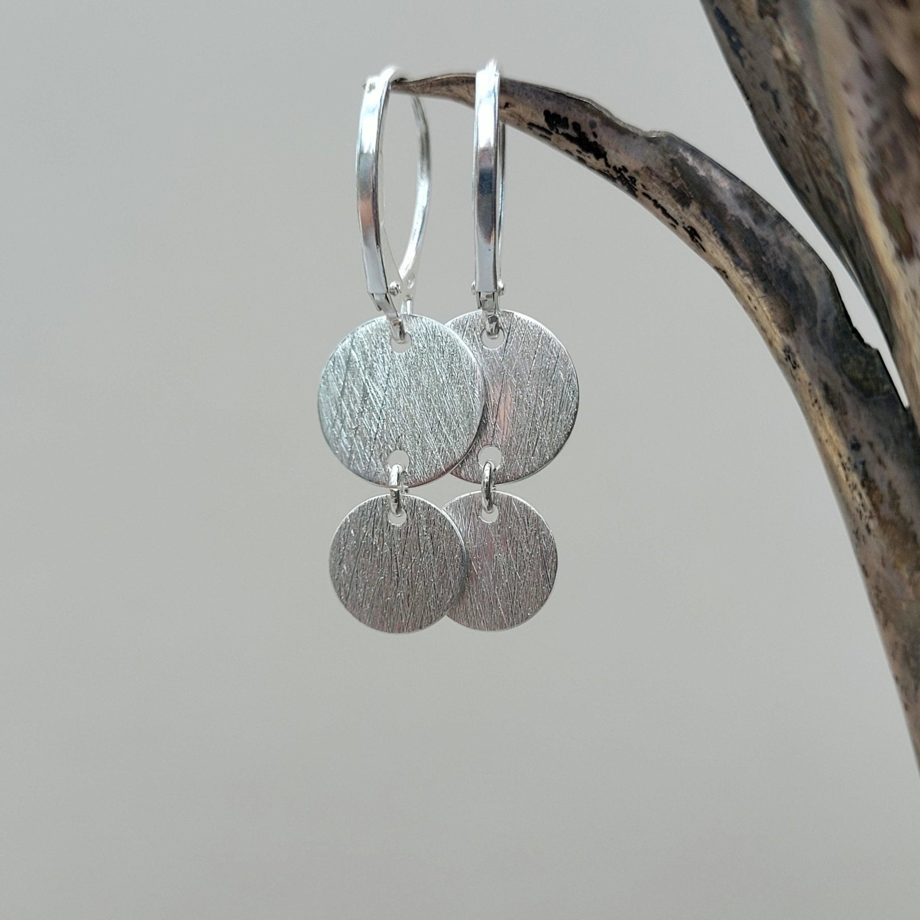 Ohrringe "Little Discus" 925er Silber, 2 gebürstete Plättchen - animoART