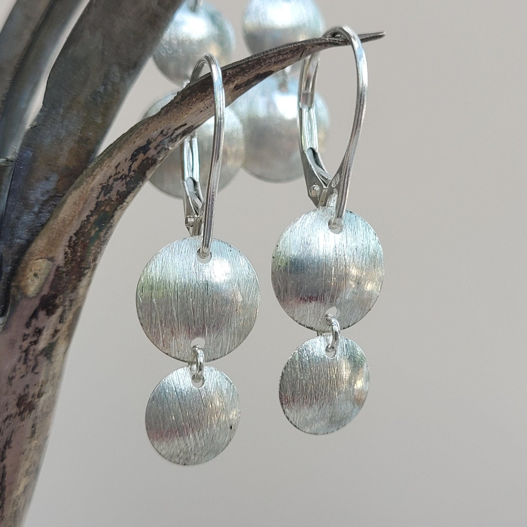 Ohrringe "Little Discus" 925er Silber, 2 gewölpte Plättchen, Konkav - animoART