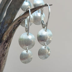 Ohrringe "Little Discus" 925er Silber, 2 gewölpte Plättchen, Konkav - animoART
