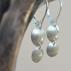 Ohrringe "Little Discus" 925er Silber, 2 gewölpte Plättchen, Konkav - animoART