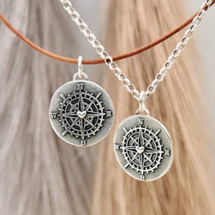 Kettenanhänger "Kompass mit Herz" mit Lederkette, recyceltes Silber - animoART