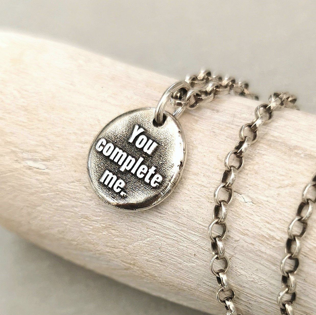 Kettenanhänger mit Spruch: You complete me, handgefertigter Nugget mit recyceltem Silber - animoART