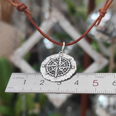 Kettenanhänger "Kompass" im RUSTIC STYLE, aus recyceltem Silber