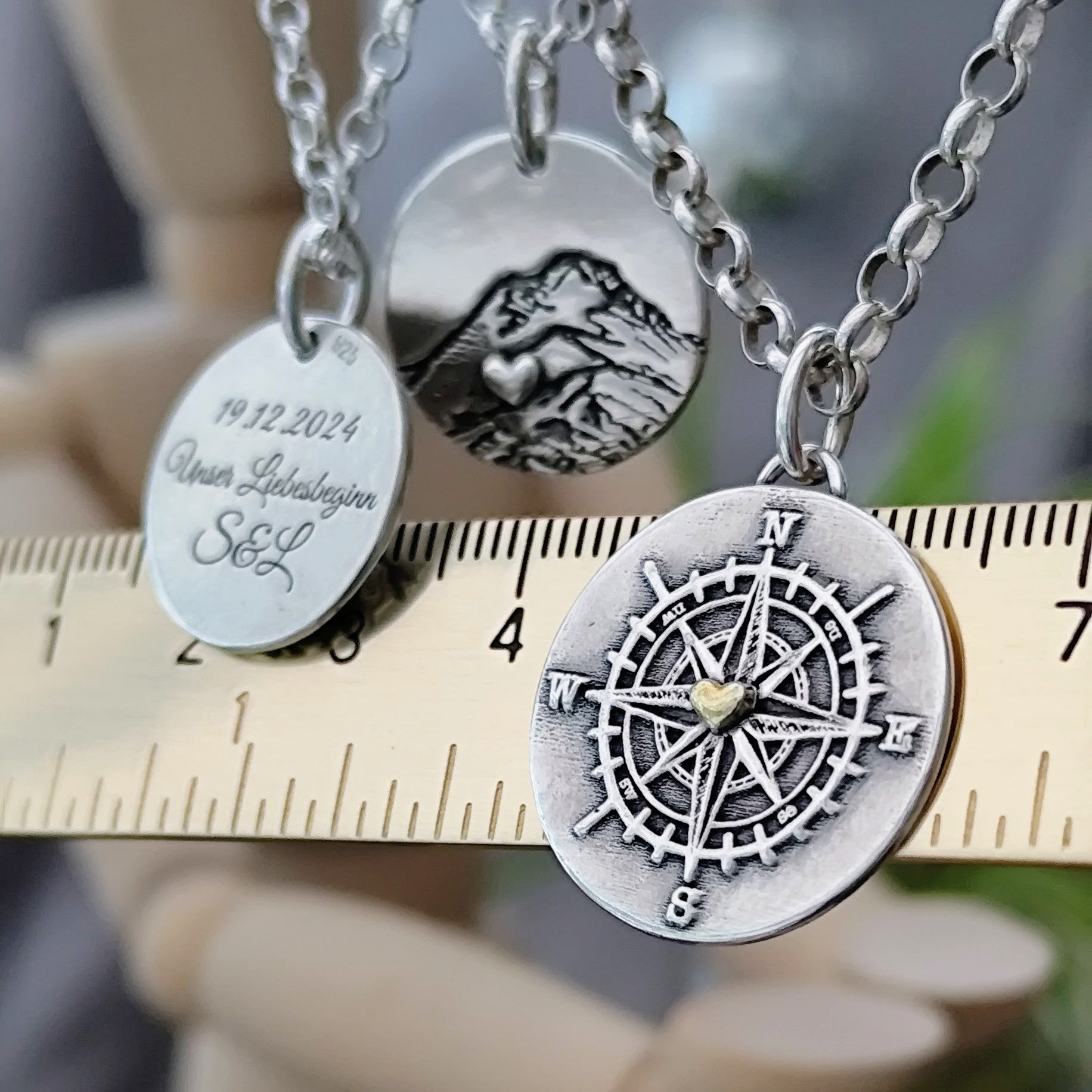 Kettenanhänger "Kompass mit goldenem Herz" recyceltes Sterlingsilber, handgefertigt